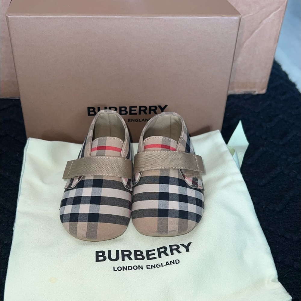 Baby Burberry crib shoe EUR 19